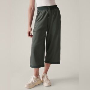 Athleta Triumph Hybrid Wide Crop Pants